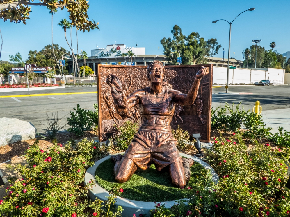 Statue von Brandi Chastain am Rose Bowl Stadium in Pasadena