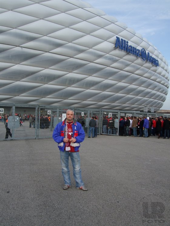 2009 am 22.11. vor der Allianz-Arena in München