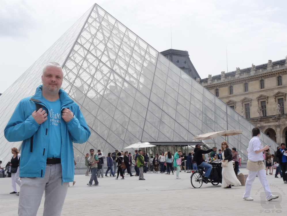 im Mai 2014 vor\'m Louvre