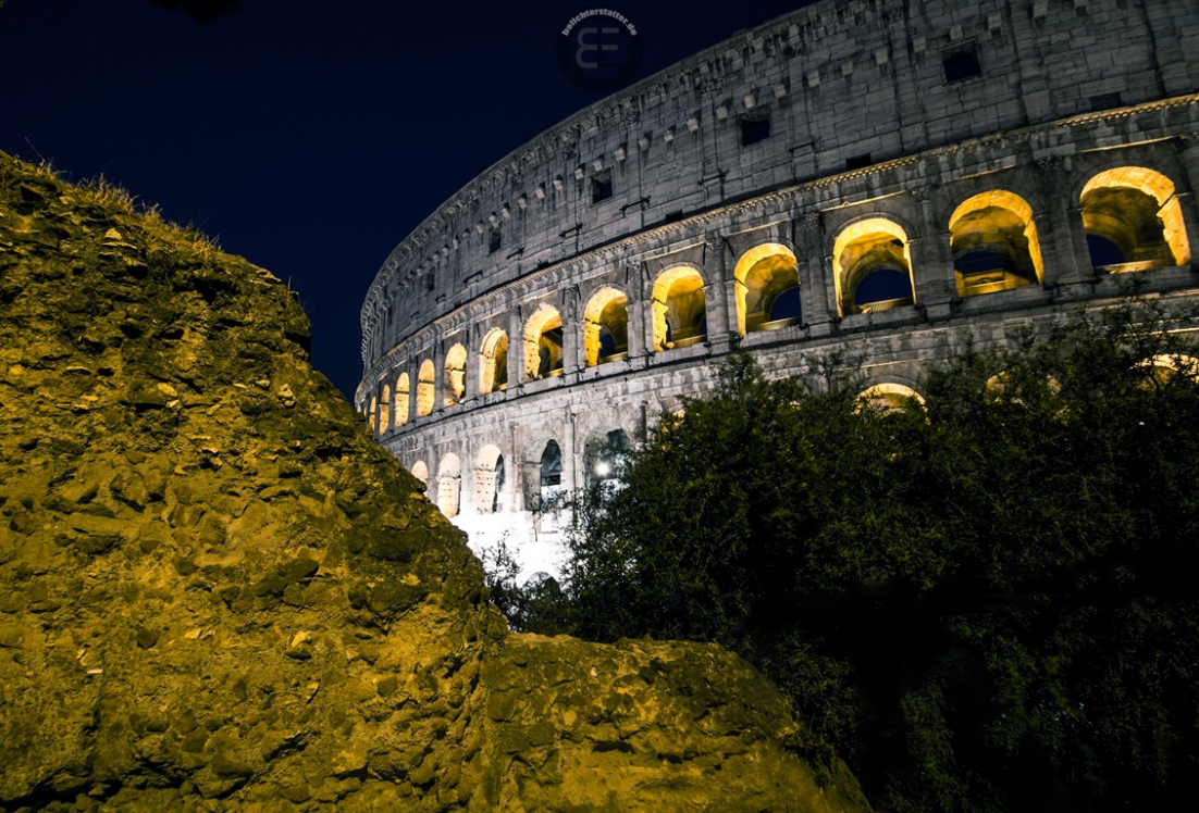 Blick auf\'s Kolosseum bei Nacht
