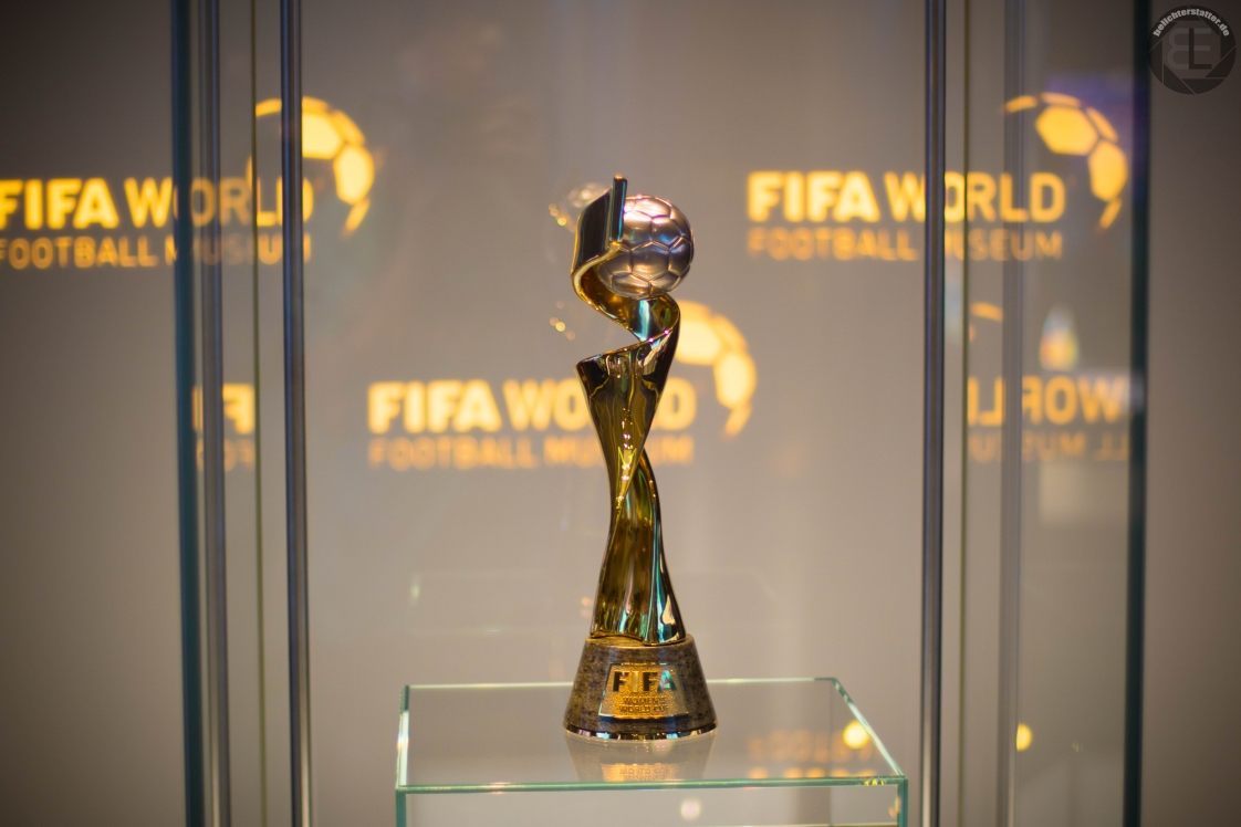 FIFA Women\'s World Cup Trophy im FIFA World Football Museum in Zürich