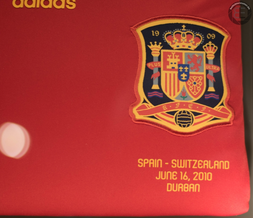 spanisches Trikot der WM 2010 im FIFA World Football Museum in Zürich