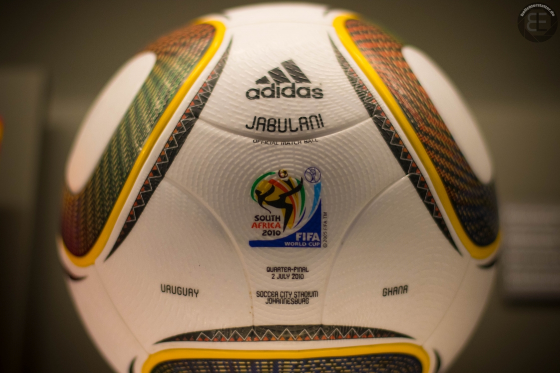 Spielball aus dem Viertelfinale der WM 2010 im FIFA World Football Museum in Zürich