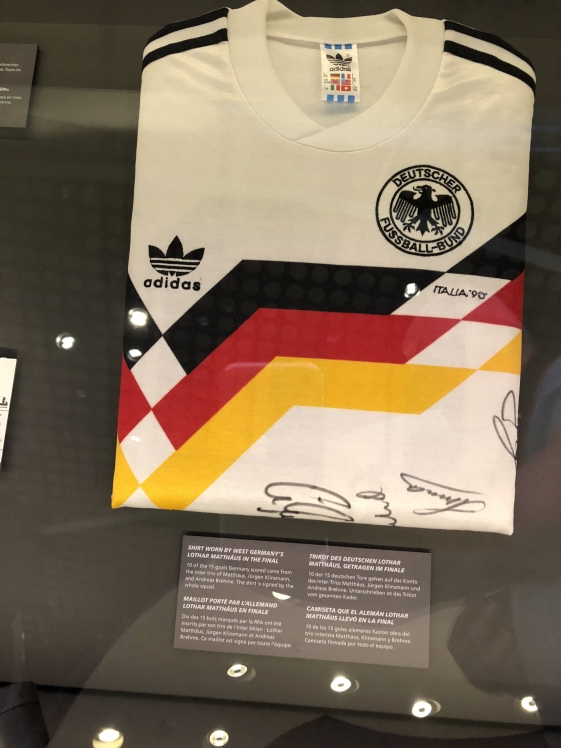 Trikot von Lothar Matthäus aus dem WM-Endspiel 1990 im FIFA World Football Museum in Zürich